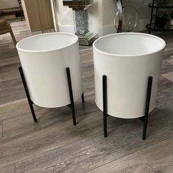 Pretty Home Decoration Planter Set Of 2 From Way Fair!  Brand New 