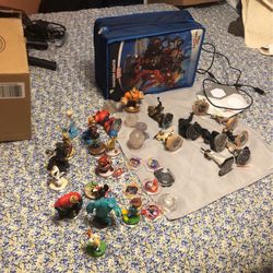 Disney infinity 3.0 Characters, Portal Base, Case lot