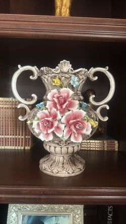 Beautiful French porcelain vase with handles