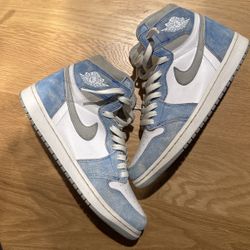 Jordan 1 Retro High Hyper Royal Smoke Grey