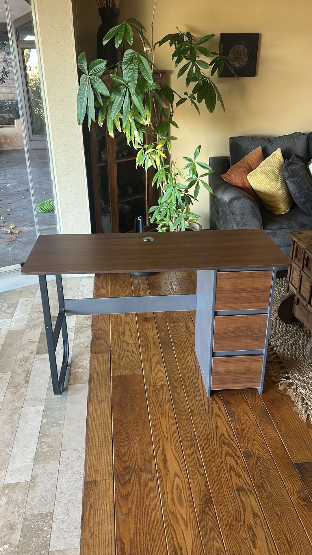 Mahogany wooden desk
