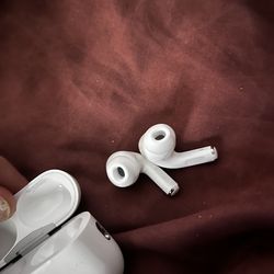 Apple AirPod pro 2s W/ noise cancellation