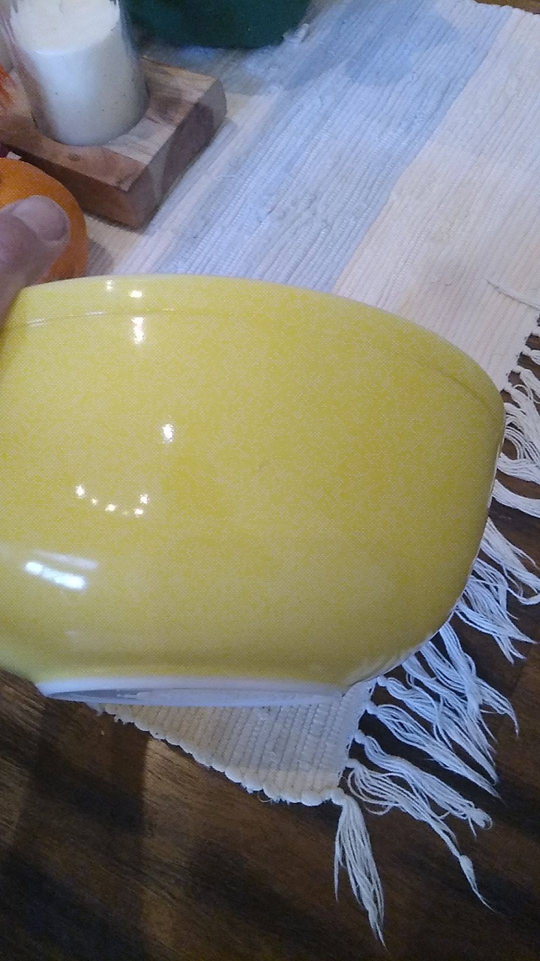 Pyrex 404 4qt yellow bowl