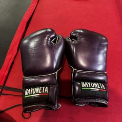Bayoneta Boxing Gloves 16oz