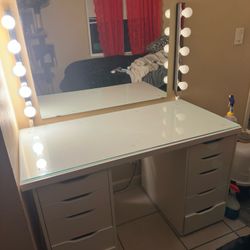 Vanity With Mirror And Lights 