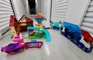 Mixed lot of 6 kids toy houses & boats