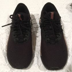 Women’s size 7 pumas