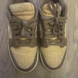 $60 Dunks For Sale Size woman's Size 7.5