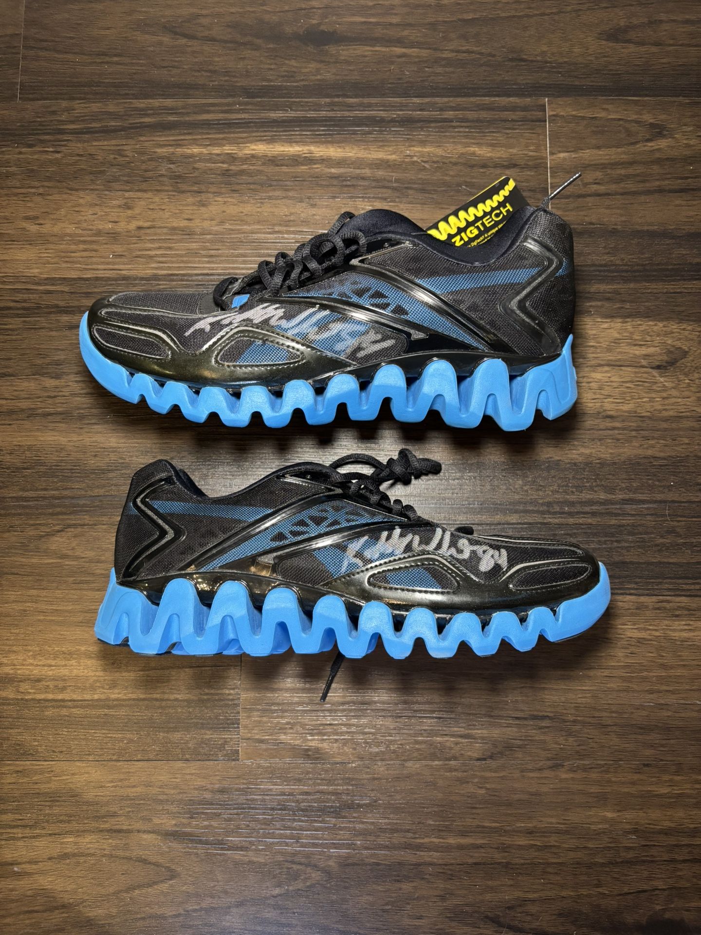 Atlanta Falcons Roddy White #84 - Reebok Promo Zig Zag Autograph Shoe