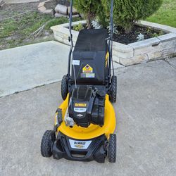 Dewalt Gas Mower 7.25ft 163cc Self Propelled RWD Working Very Well Trabajando Super Bien