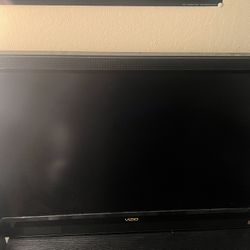 Vizio 32 Inch Tv And Remote 