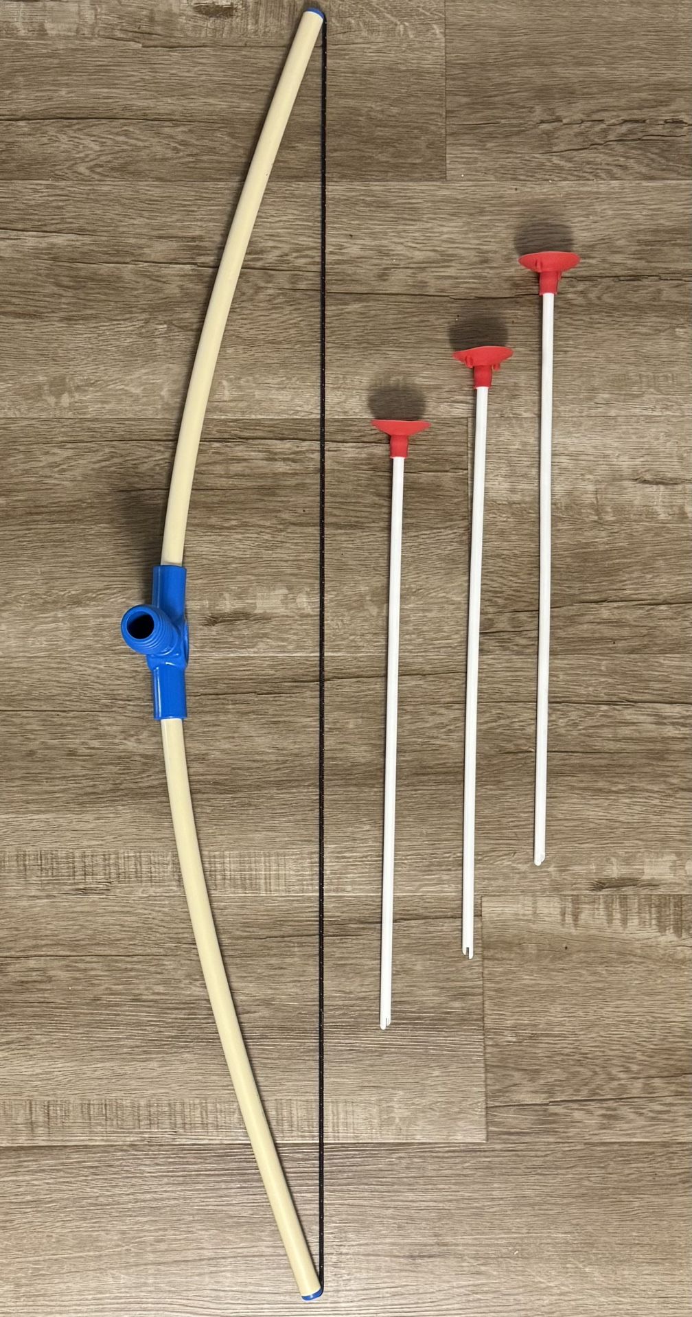 🏹 Kids Toy Bow and 3 Arrows, Suction Cup Tips, Safe and Fun (new)