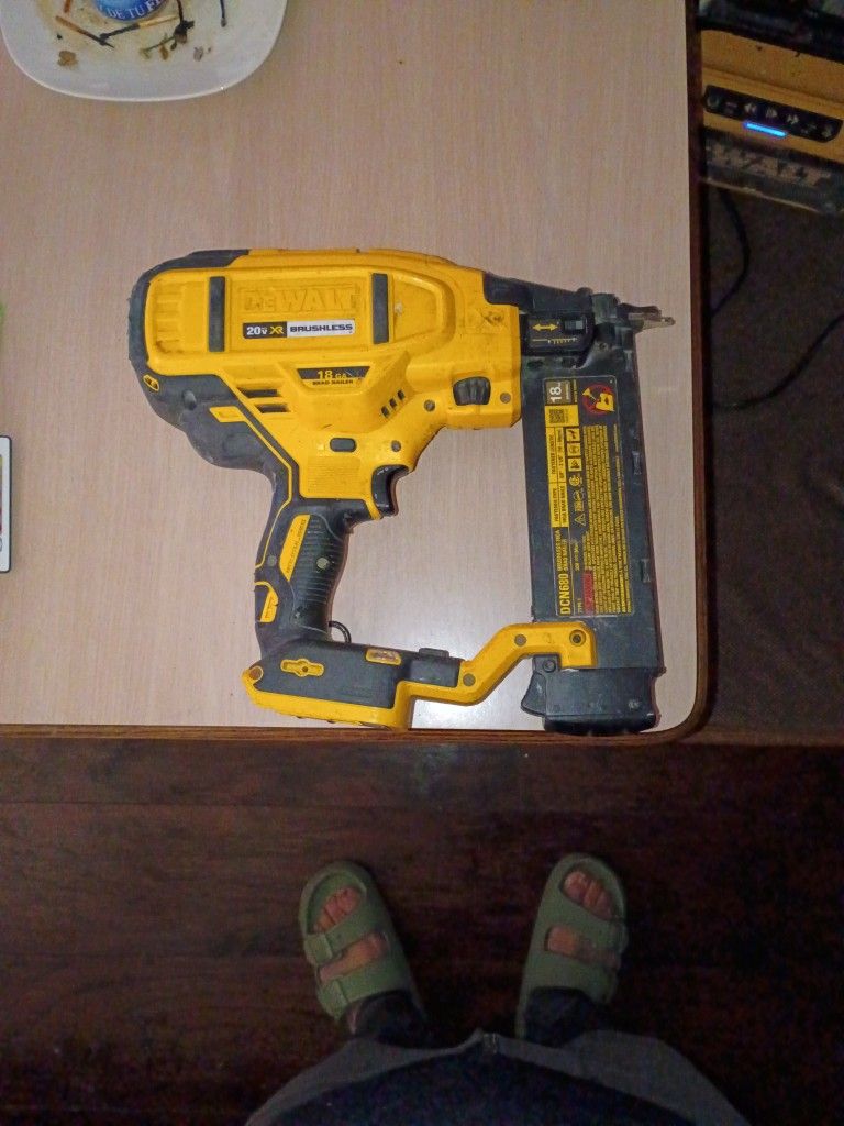 DeWalt Brad Nailer 20vXR
