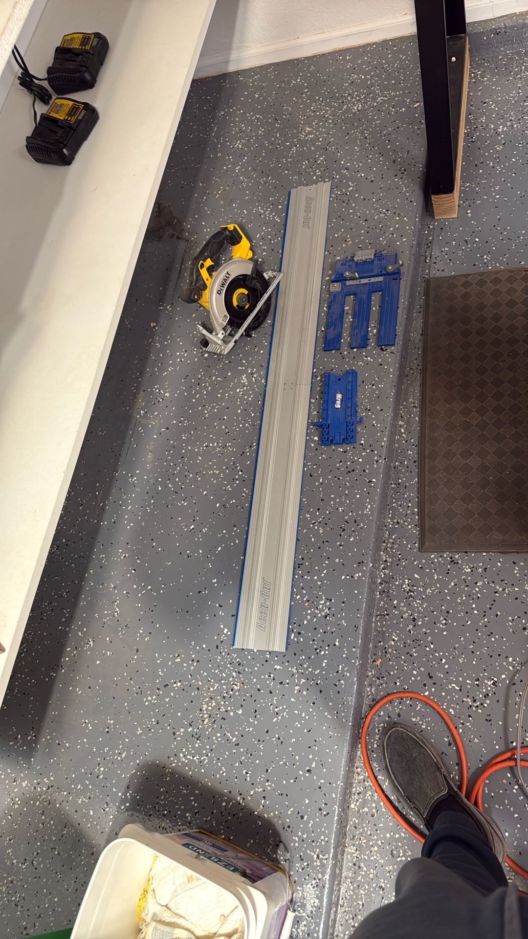 Kreg Accu track + Dewalt Circular Saw 