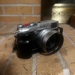 FUJIFILM Fuji X100S Silver 16.3MP Compact Digital 