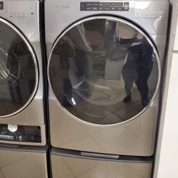 Whirlpool front load washer and gas dryer set 