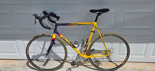 Giant CFR Teams bicycle