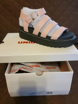 Unionbay  Size 71/2 Pink New