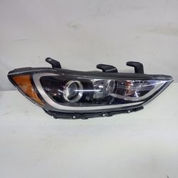 2017 - 2018 Hyundai Elantra Right Headlight 