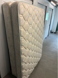 Full mattress and boxspring set
