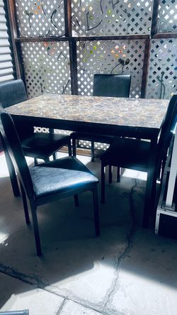Mesa con 4 sillas