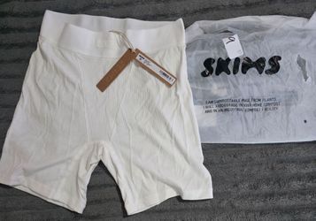 SKIMS Ribbed Shorts New with Tags
