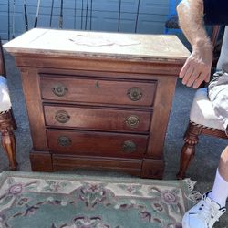 Table Dresser