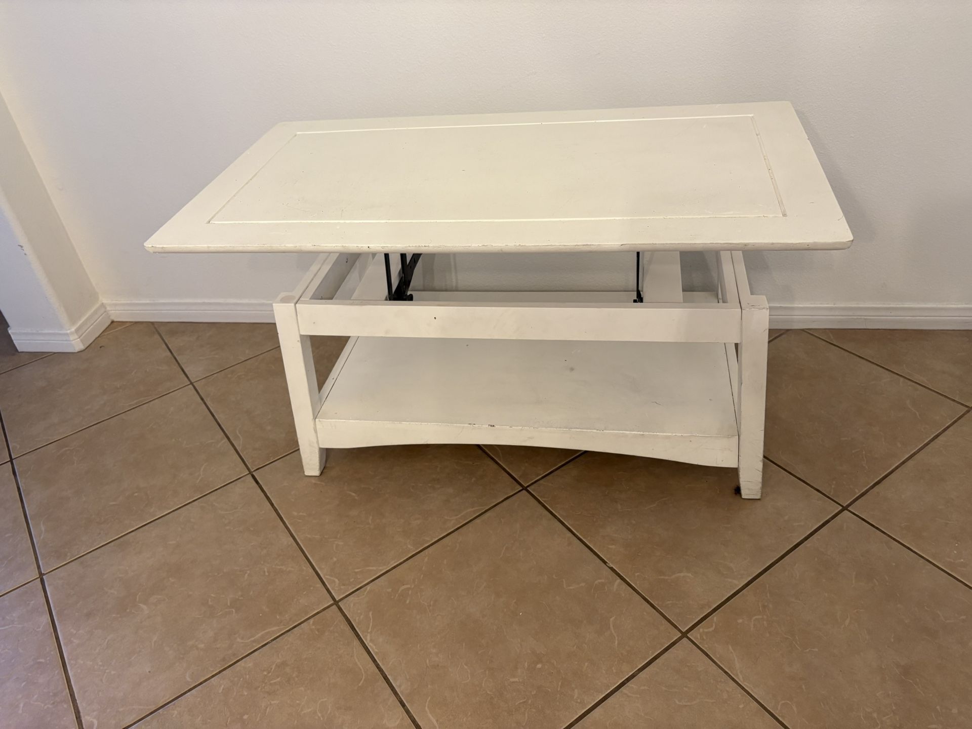 Lift top coffee table