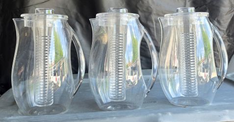 2 Qt Drink Jug with fruit Infuser