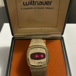 Vintage Digital Longines Wittnauer Watch for Sale in Trumbull, CT