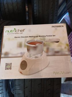 Electric chocolate melting and warming fondue set