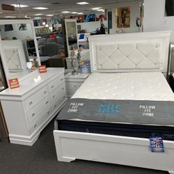 Gorgeous White 5PC Bedroom Set $1,599 Last One!/Juego de dormitorio blanco moderno de 5 piezas $1,599 ¡Último!
