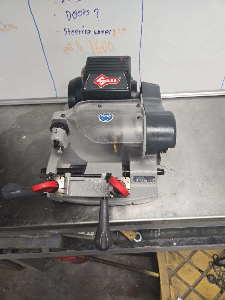 Speed 045 Key Cutting Machine