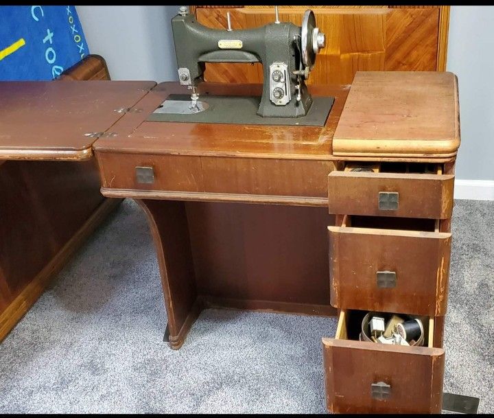 ANTIQUE SEWING MACHINE