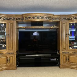 Broyhill/Hudsons Solid wood Wall Entertainment Center 