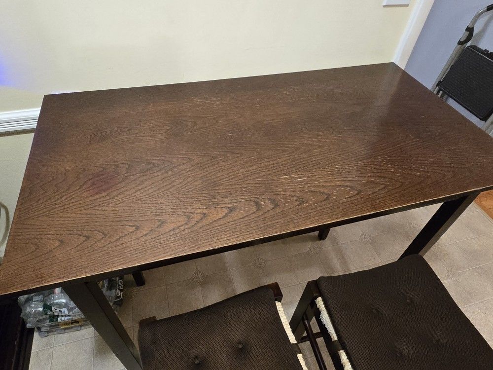 Table With 2 Chairs !!! 