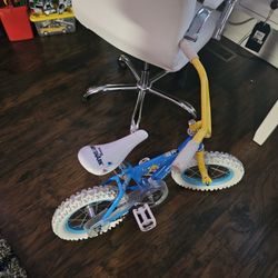 Toddler Baby Shark Bike With Training Wheels Great Condition 