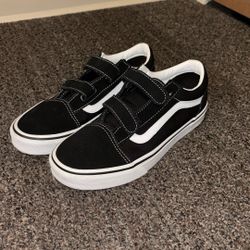 Juniors Size 6 - Velcro Black Vans