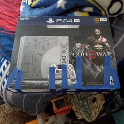 PS4 Pro: God Of War Edition