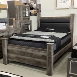 Wynnlow 4pc Queen Poster Bed Set