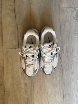 Women’s Nike V5 Size 8