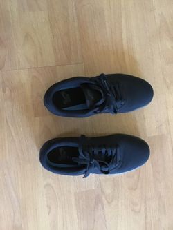 Semi nuevos tennis nike negros medida 5 usados dos veces