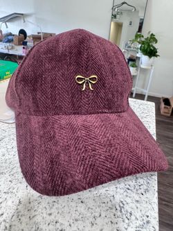 burgundy how cap hat