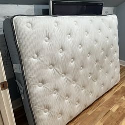 Full Size Mattress (Medium Firm) - Smoke/Pet Free
