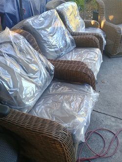 4 out door patio chairs