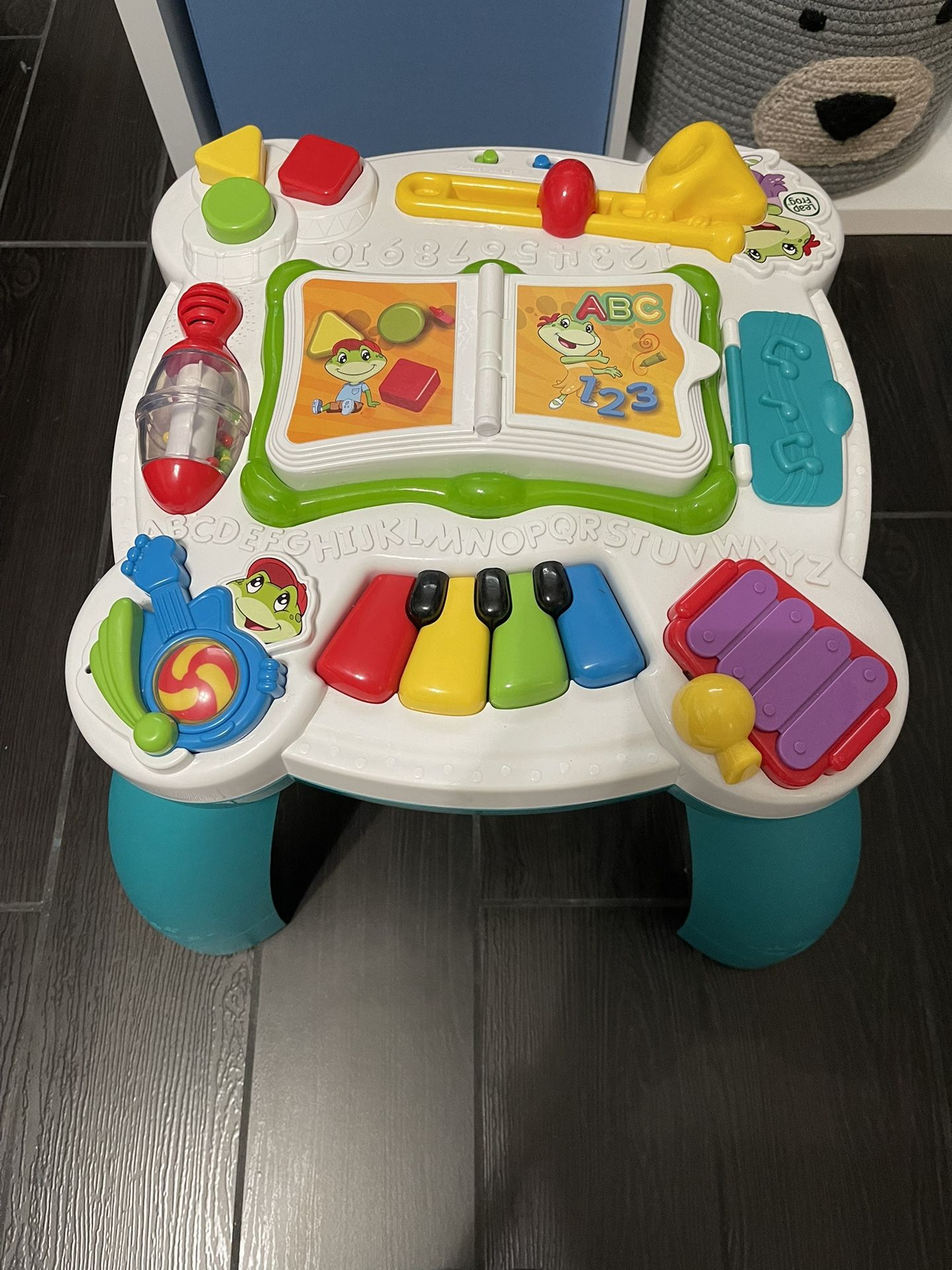 Leapfrog Music table