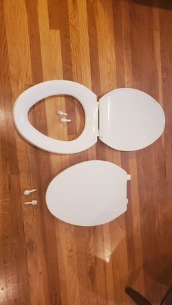 Two Elongated Bowl Seats Excellent Condition