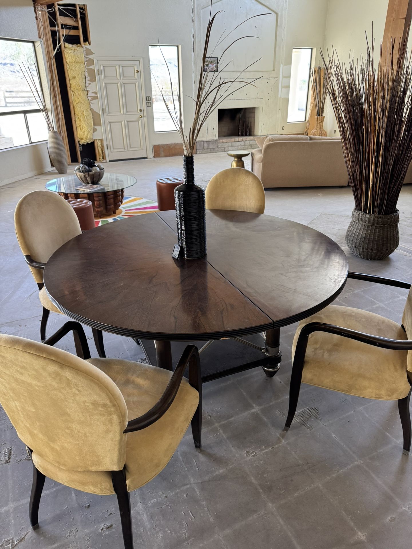 DINING TABLE EXPANDABLE!