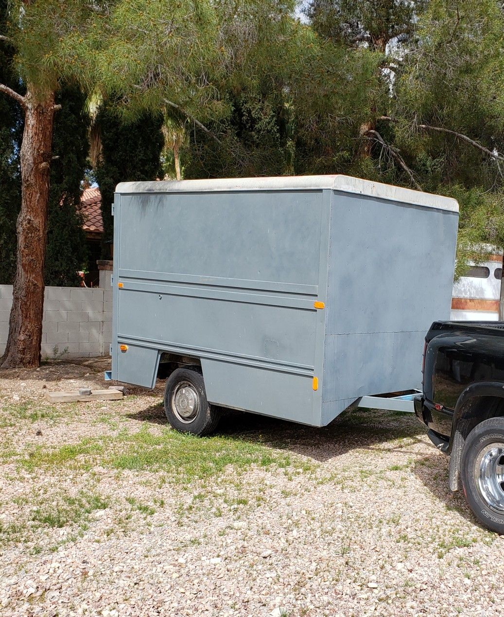 Enclosed cargo trailer