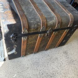 Reduced - Antique Trunk - Includes Original Removable Tray (Rare To Still Have)